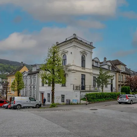 Daire 2-bedroom Close To Everything *